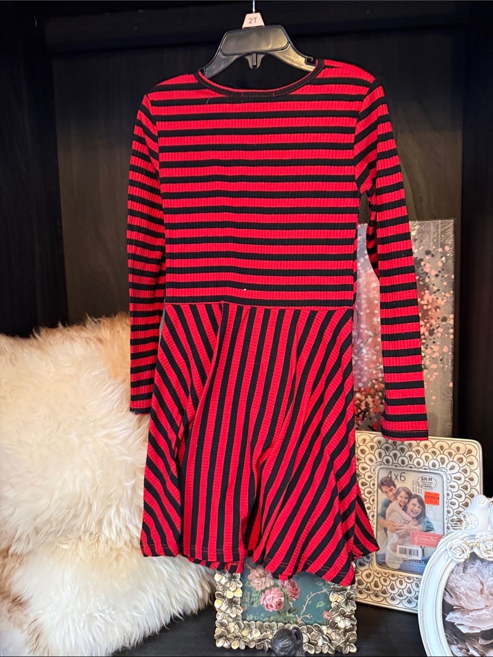 Assorted dresses - Picture 5 of 7